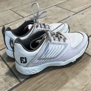 Golf shoes